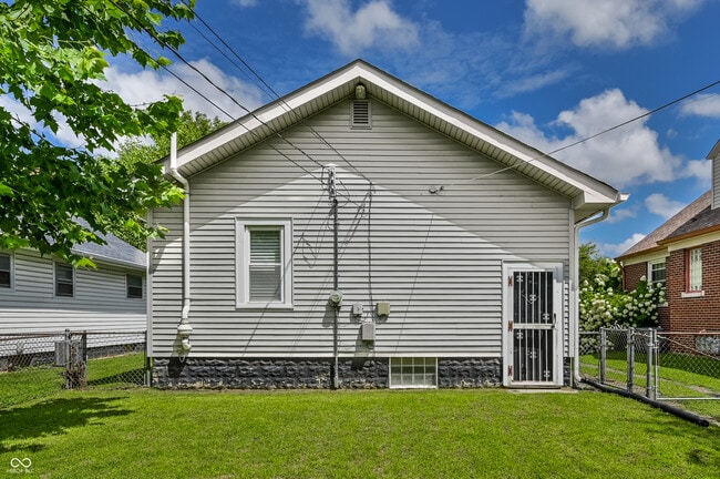 Building Photo - 957 E Yoke St