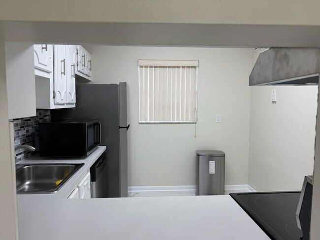 Building Photo - 3000 Riverside Dr