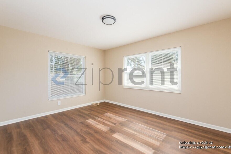 Building Photo - 3601 30th Ave S