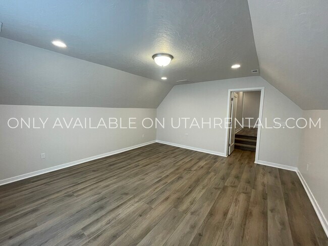 Building Photo - 802 E 1400 S
