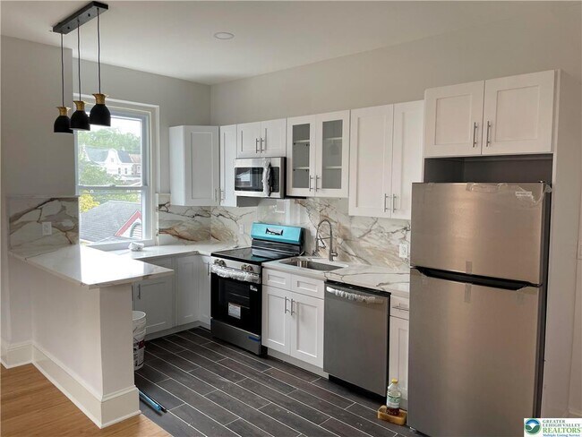 Building Photo - 701 Main St