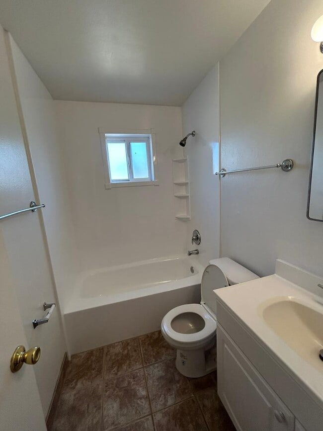 Building Photo - 1851 E University Dr