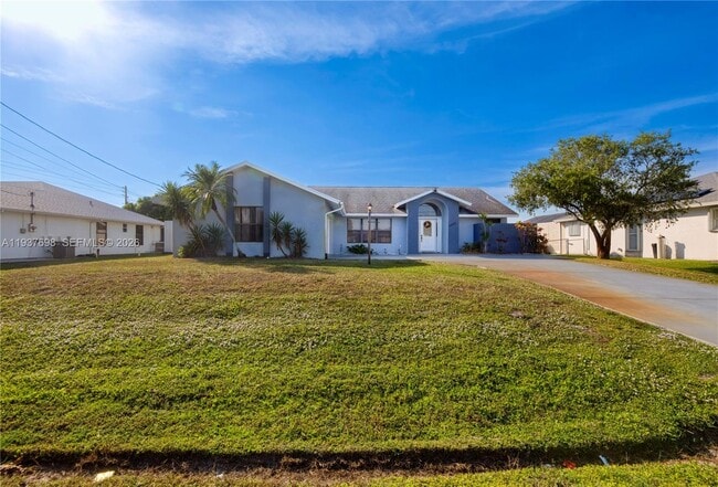 Building Photo - 5402 NW Emblem St