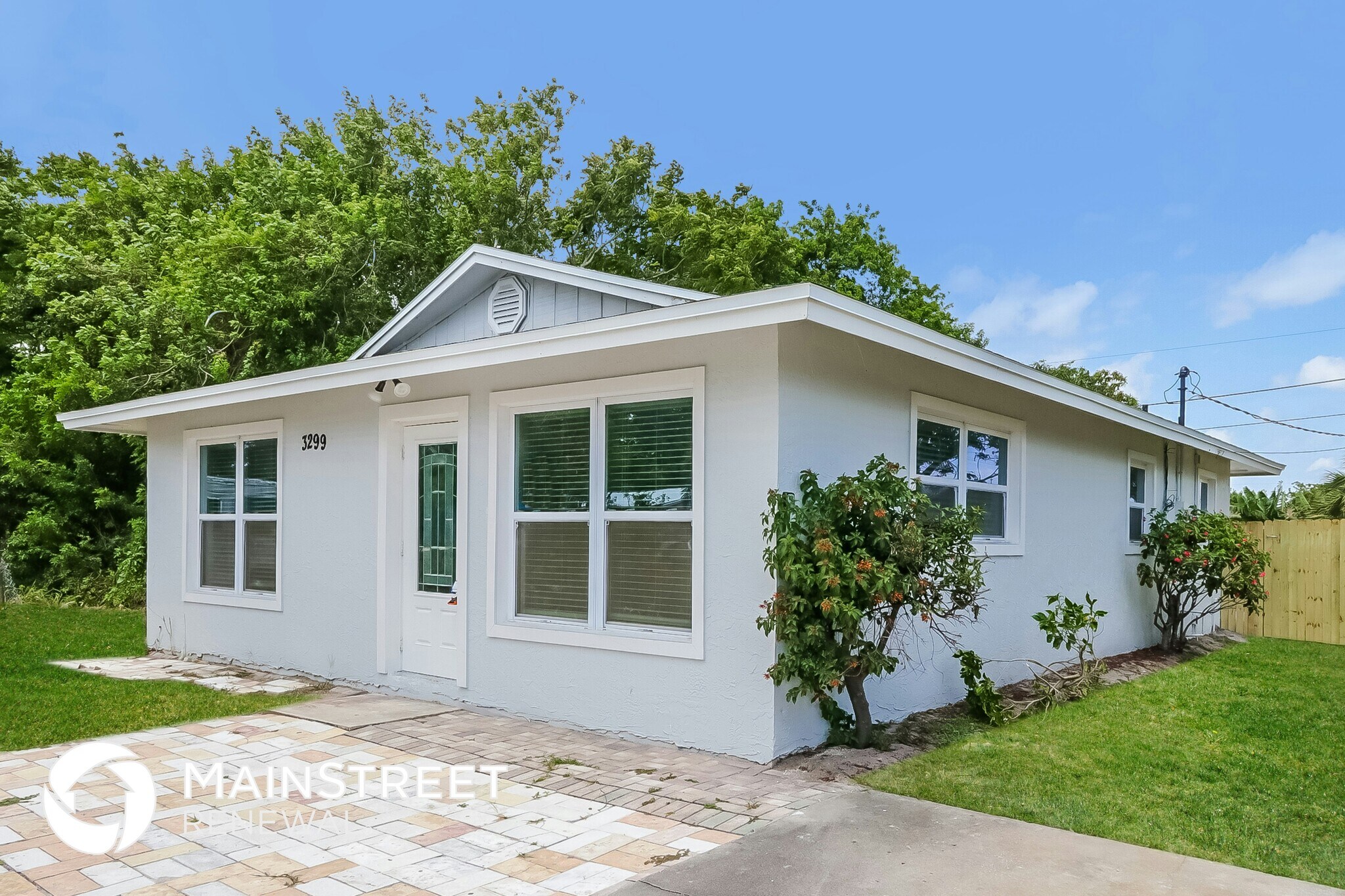 Building Photo - 3299 SE Garden St