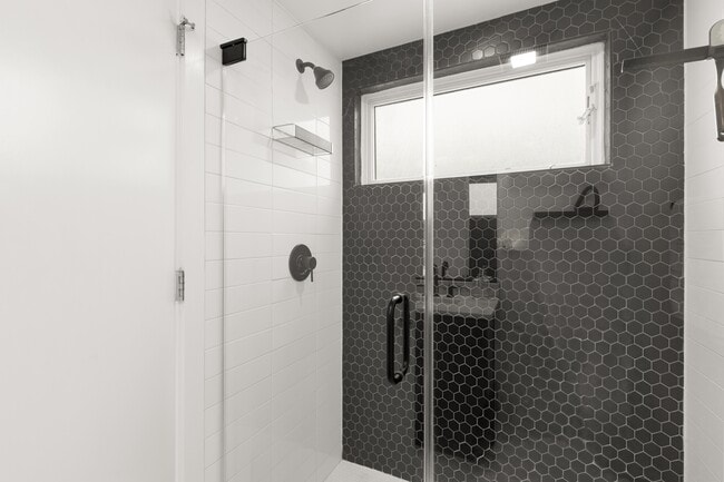 Building Photo - 822 Kennedy St NW