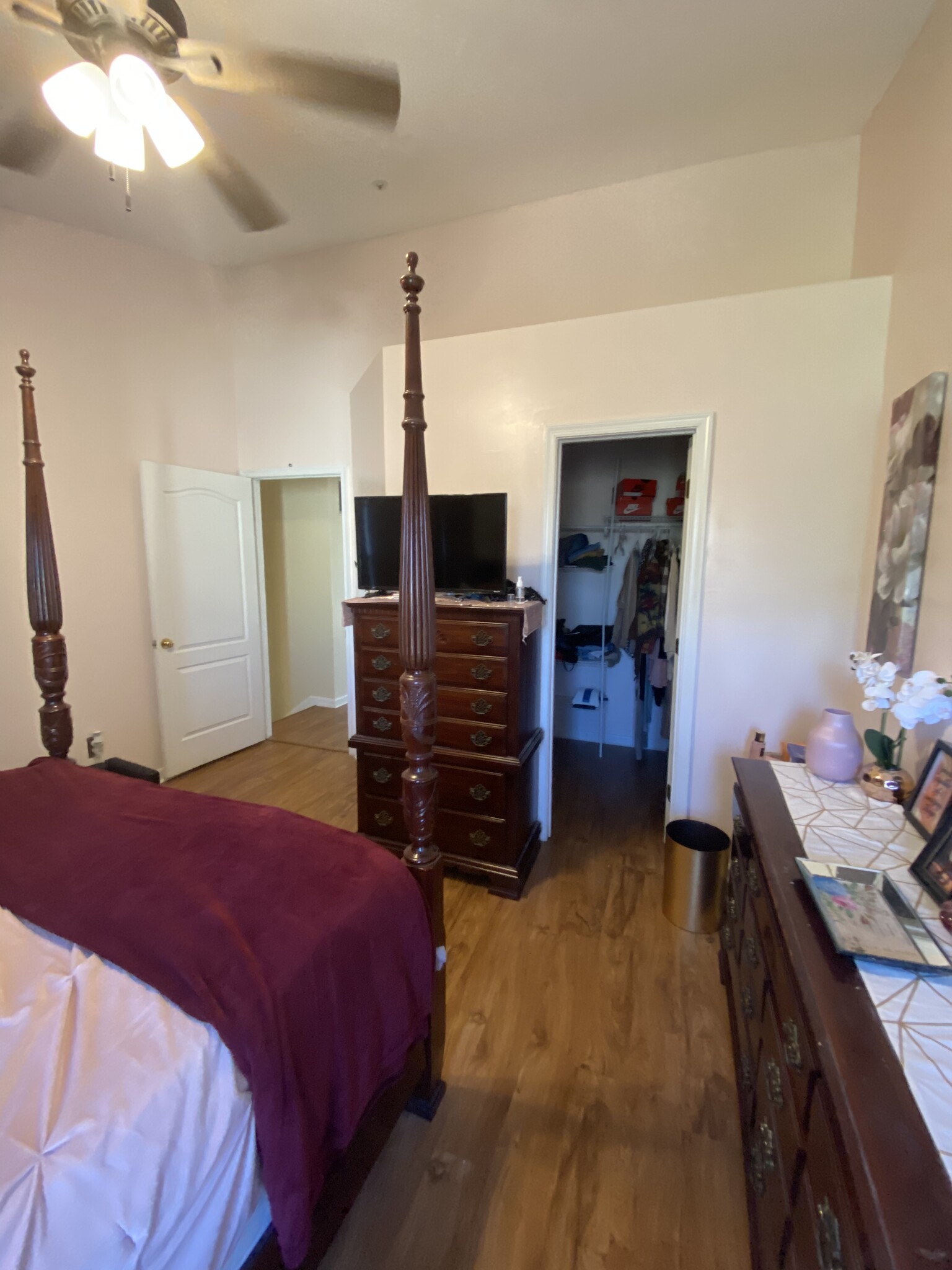 Master bedroom with walk-in closet - 1785 Sea Pine Cir