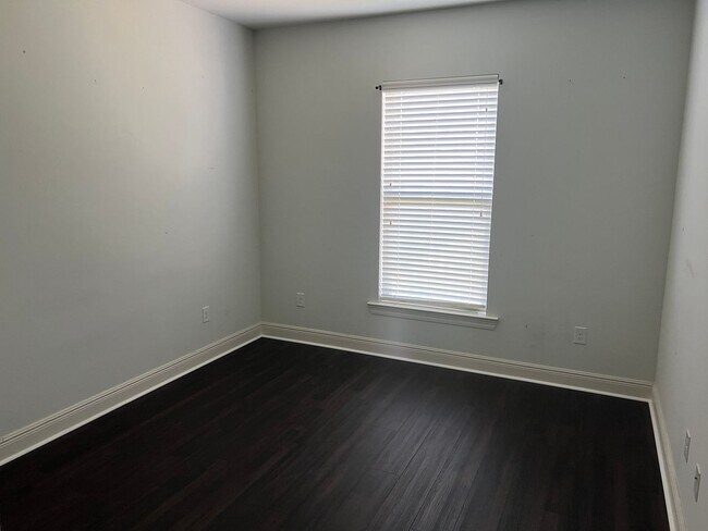 Building Photo - 101 Lexi Falls Ln