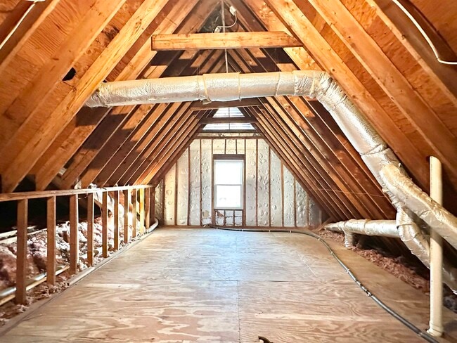 Building Photo - 7475 Kingsland Dr