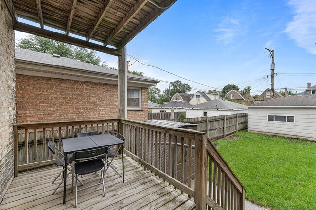 Building Photo - 1351 N Lawndale Ave