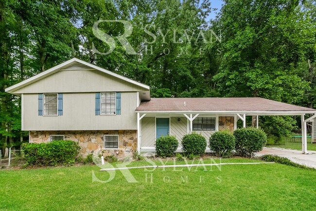Building Photo - Immerse yourself in comfort and convenience