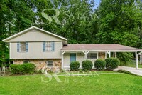 Building Photo - Immerse yourself in comfort and convenience