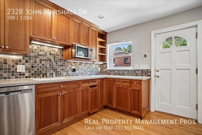 Building Photo - 2328 John Marshall Dr