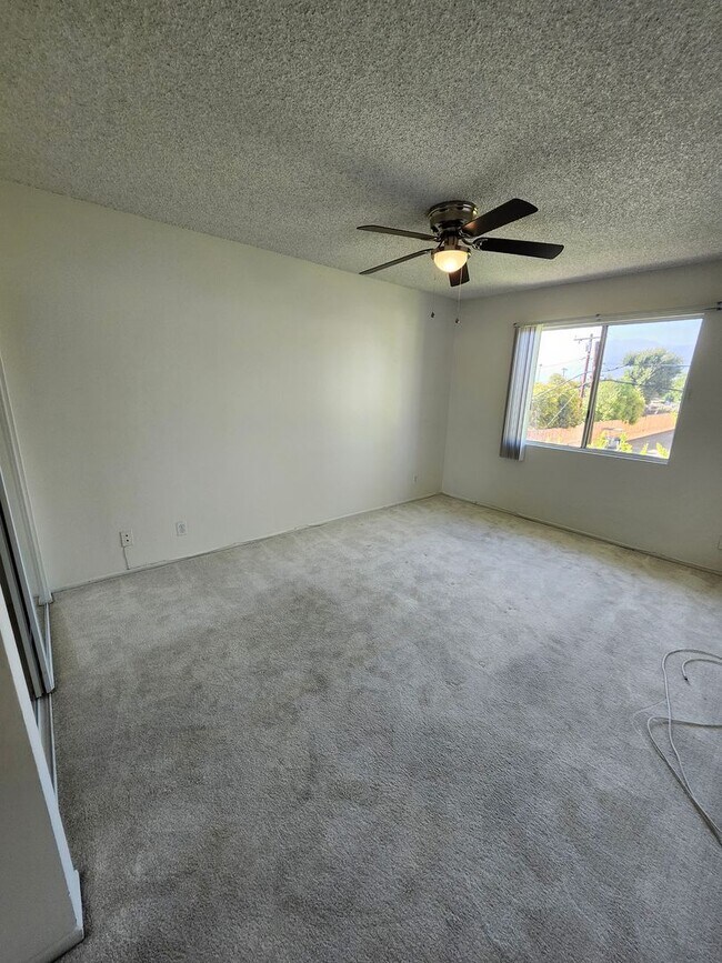 Building Photo - 1441 W Village Ln