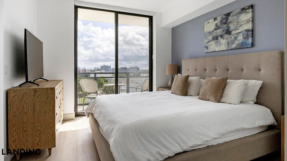 Building Photo - 1155 NE 126th St