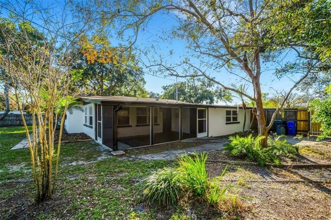 Building Photo - 1824 Roanoke Ave