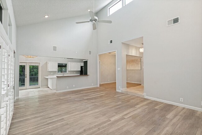 Building Photo - RENOVATED 3-BEDROOM HOME IN BRAUN STATION