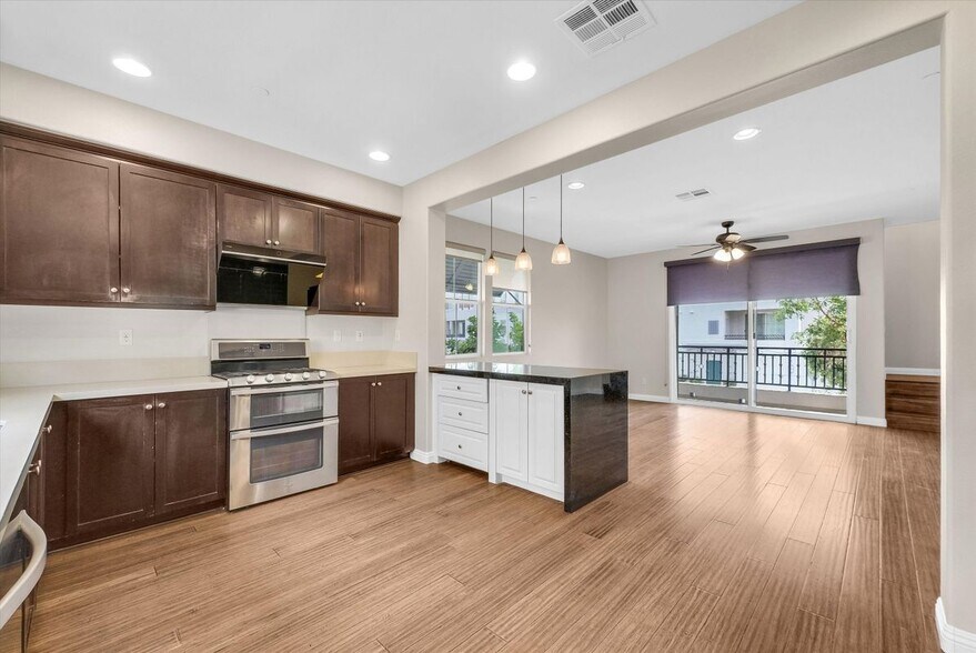 Building Photo - 158 Macintosh Way