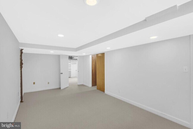 Building Photo - 3548 N Valley St