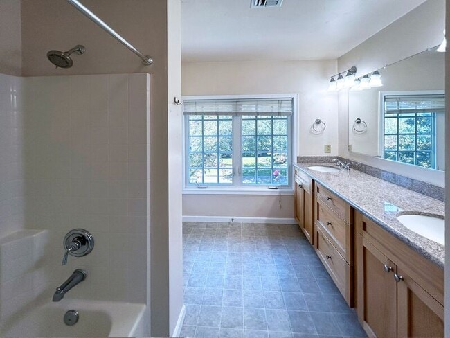 Building Photo - 2109 Alder St