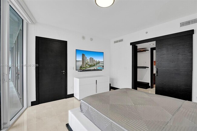 Building Photo - 465 Brickell Ave