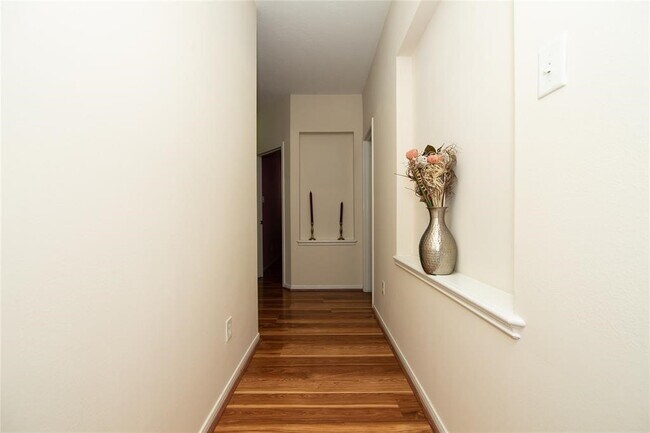 Building Photo - 13113 Sunset Cliff Ct