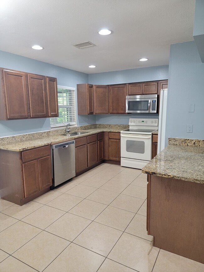 Building Photo - 3738 S Apopka Ave
