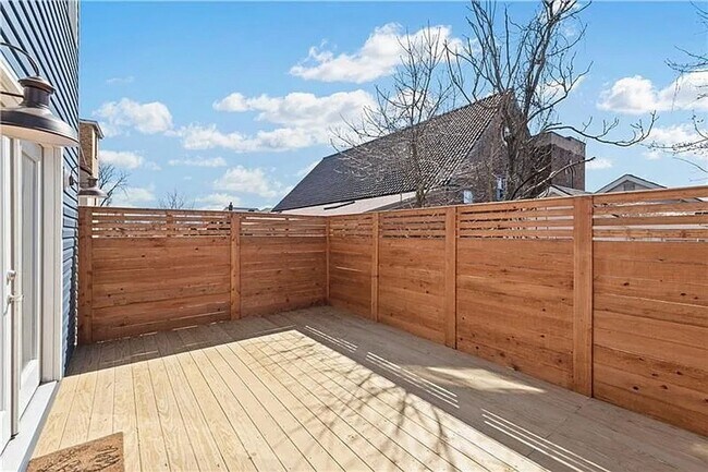 Building Photo - Bright 3-Bedroom Home in Mount Washington,...