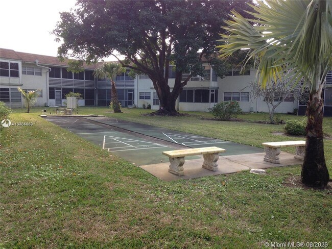 Building Photo - 607 S State Rd 7