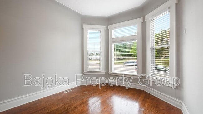 Building Photo - 1510 Trumbull St
