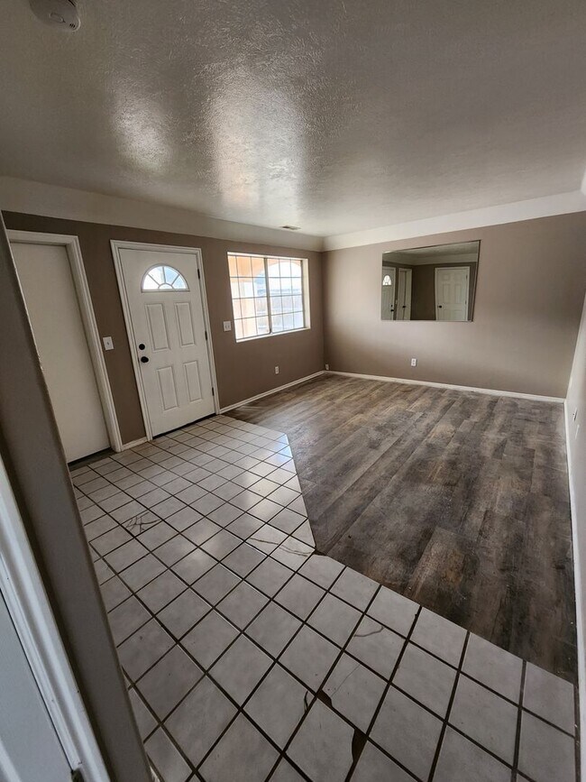 Building Photo - 988 W 1225 S