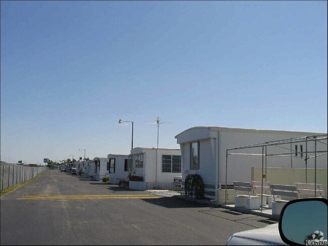 Primary Photo - Parker Lone Pine West