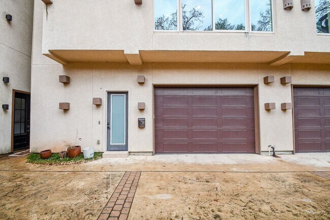 Building Photo - 710 Stanford St