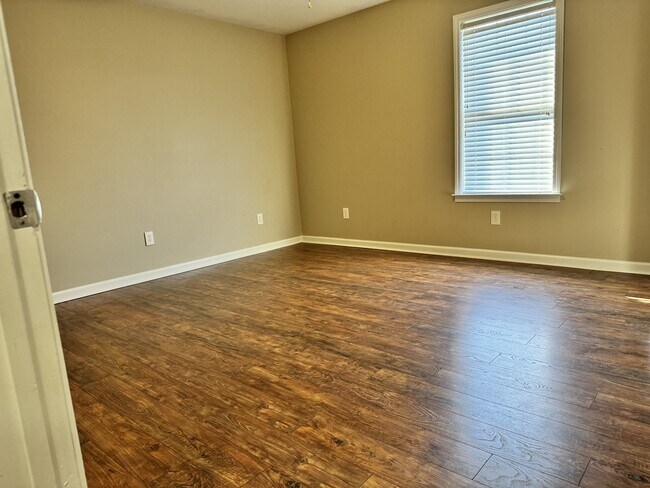 Building Photo - 355 Hamer Rd