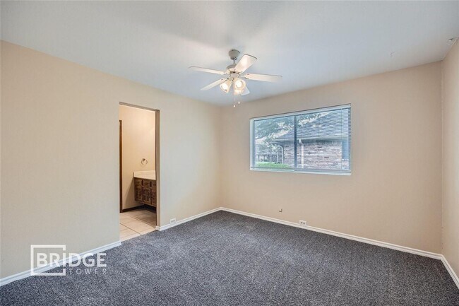 Building Photo - 3005 Saddlehead Dr