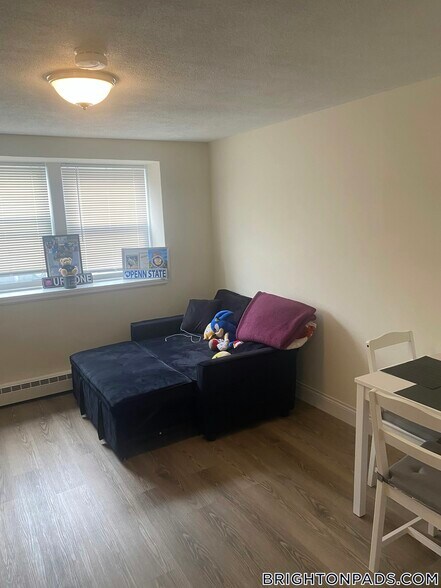 Building Photo - 168 N Beacon St