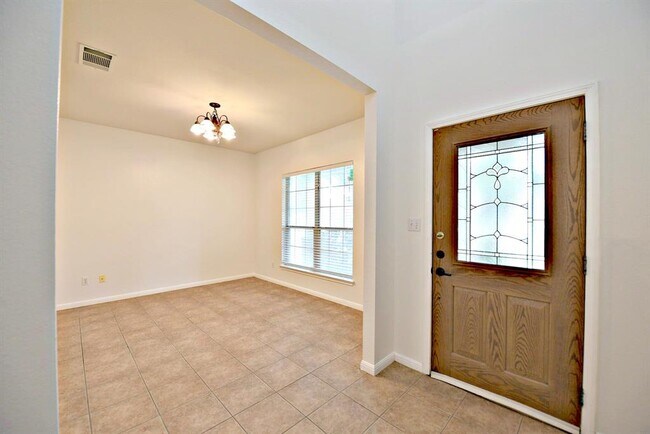 Building Photo - 15012 Fernhill Dr