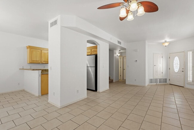 Building Photo - 561 Green Village Ct