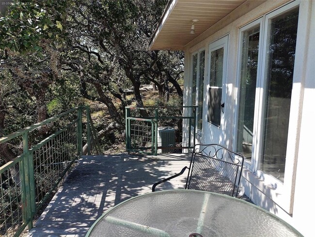 Building Photo - 525 Northwood Hills Dr
