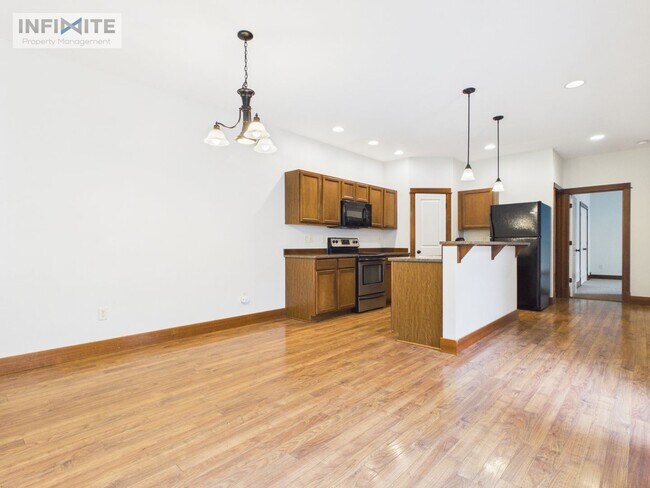Building Photo - 1169 Forestglen Dr