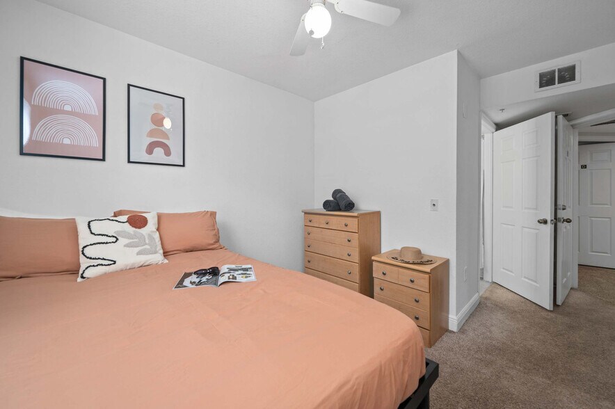 Building Photo - 5610 Graduate Cir