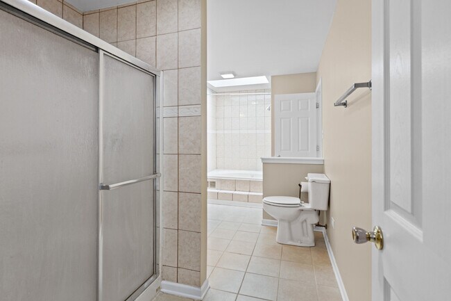 Building Photo - 3490 Willowview Ct