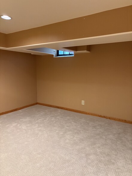 office - 2219 E Marion St