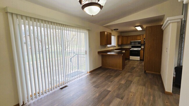 Building Photo - 2-Bed, 2-Bath, Single Level Home by Ponderosa Springs Golf Course in Coeur d'Alene