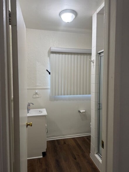 Building Photo - 2529 W Beverly Blvd