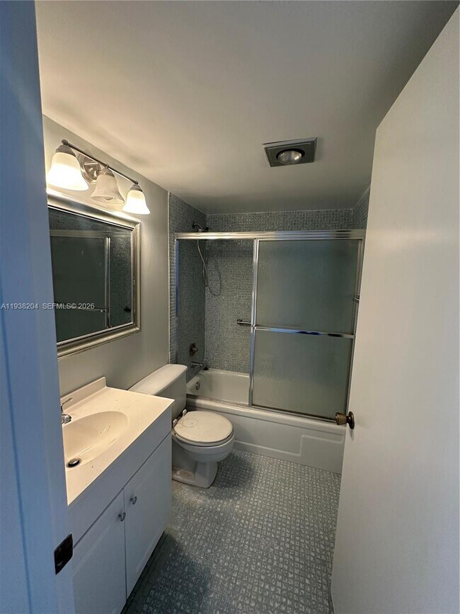 Building Photo - 3043 Exeter C