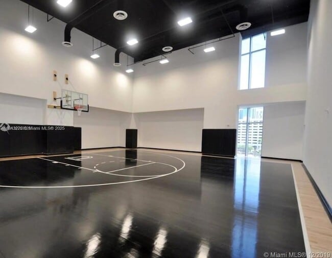 Building Photo - 851 NE 1st Ave