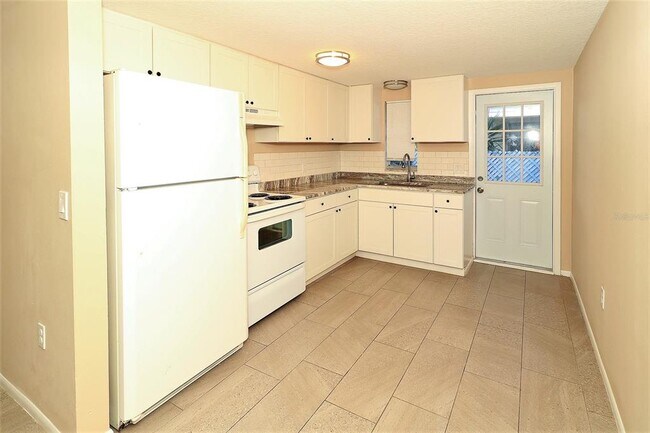 Building Photo - 2035 Calusa Trail