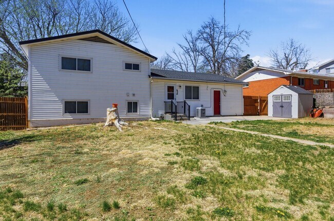 Building Photo - 1415 Holmes Dr