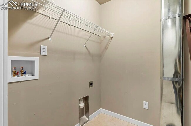 Building Photo - 4679 Pleasant Port View