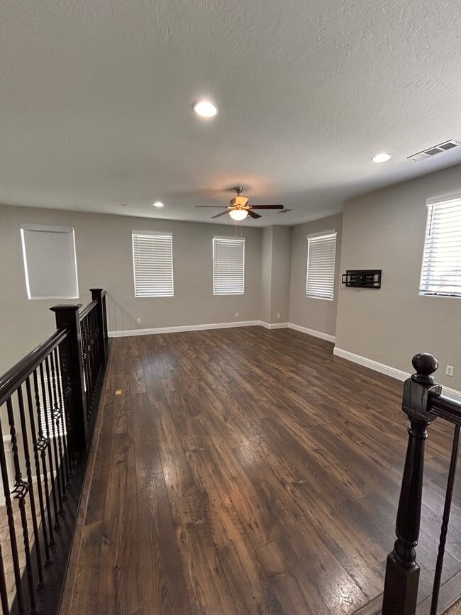 Building Photo - Gorgeous home for rent in Visalia